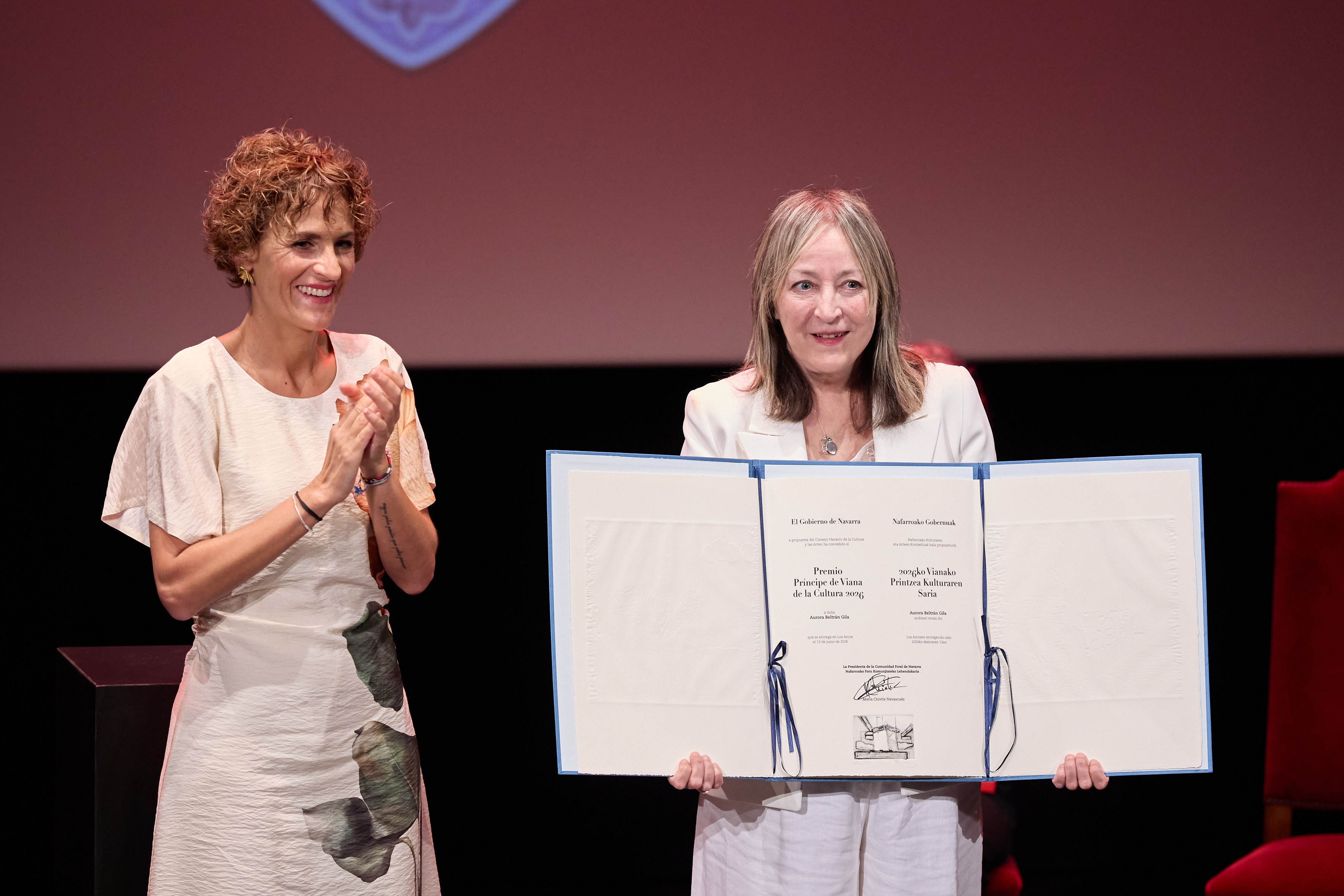 La presidenta del Consejo de Navarra, Ana Clara Villanueva, ha asistido al acto de entrega del Premio Príncipe de Viana de la Cultura 2026 a la cantante, compositora y guitarrista navarra Aurora Beltrán.